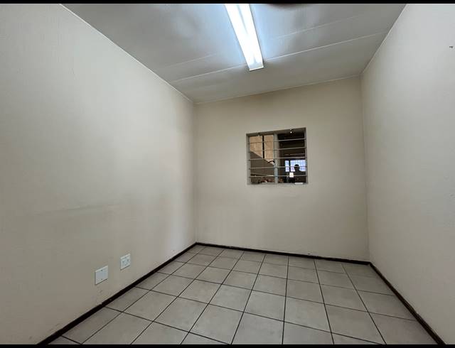 378M² WAREHOUSE TO LET IN SEBENZA